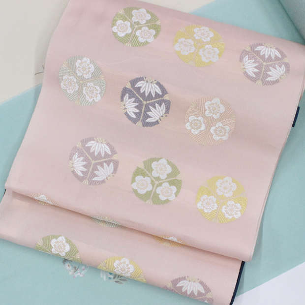 濃いグレーの変わり織りに桜　名古屋帯 帯のアトリエ花邑 hanamura 銀座 「桜に八重桜文様 型絵染め 名古屋帯」